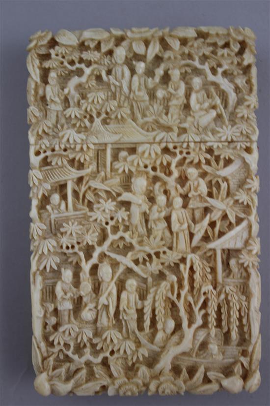 A Chinese export carved ivory card case, 19th century, 11cm, with original brocade covered card box (a.f.)